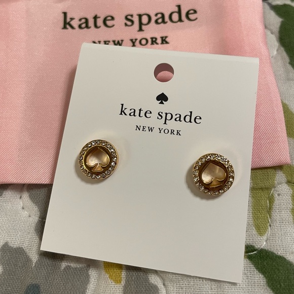 New Gold Spot The Spade Pave Halo Spade Studs Earrings - Picture 5 of 6